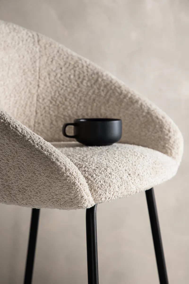 Velvet Barhocker im 2er-Set in Bouclé-Optik, im Wohnraum, Ansicht 3