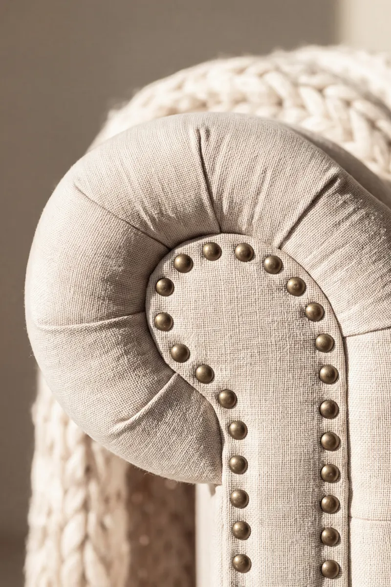 Velvet Chesterfield-Sofa aus Samt mit Knopfheftung in Beige, Gestell Schwarz, im Wohnraum, Ansicht 4