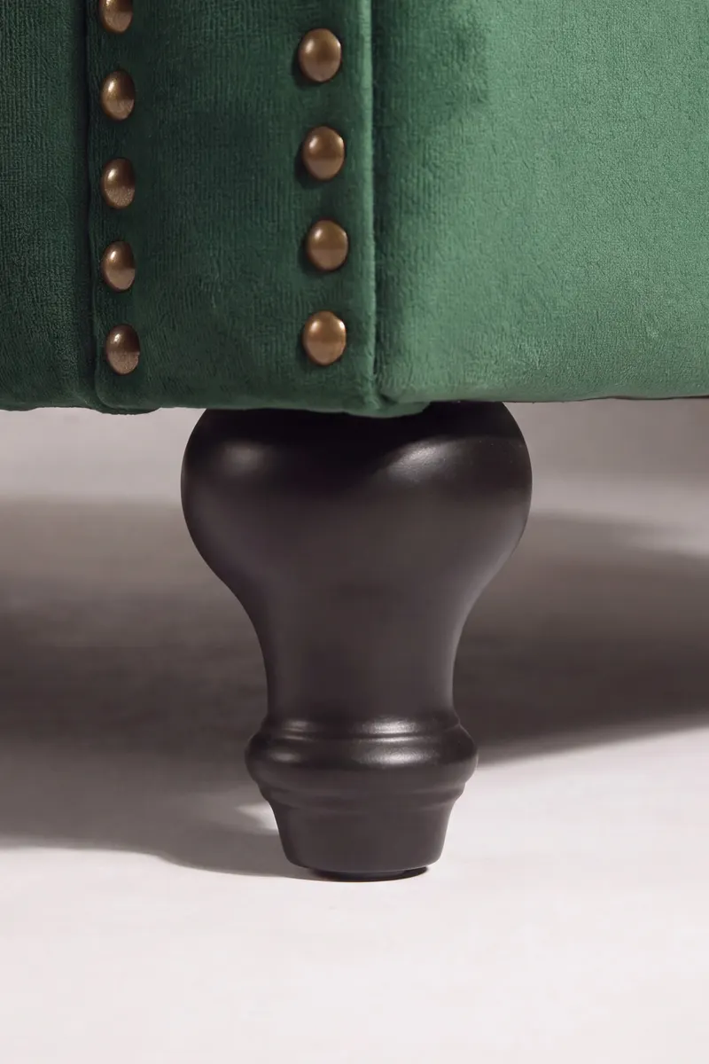 Velvet Chesterfield-Sofa aus Samt mit Knopfheftung in Grün, Gestell Schwarz, im Wohnraum, Ansicht 4