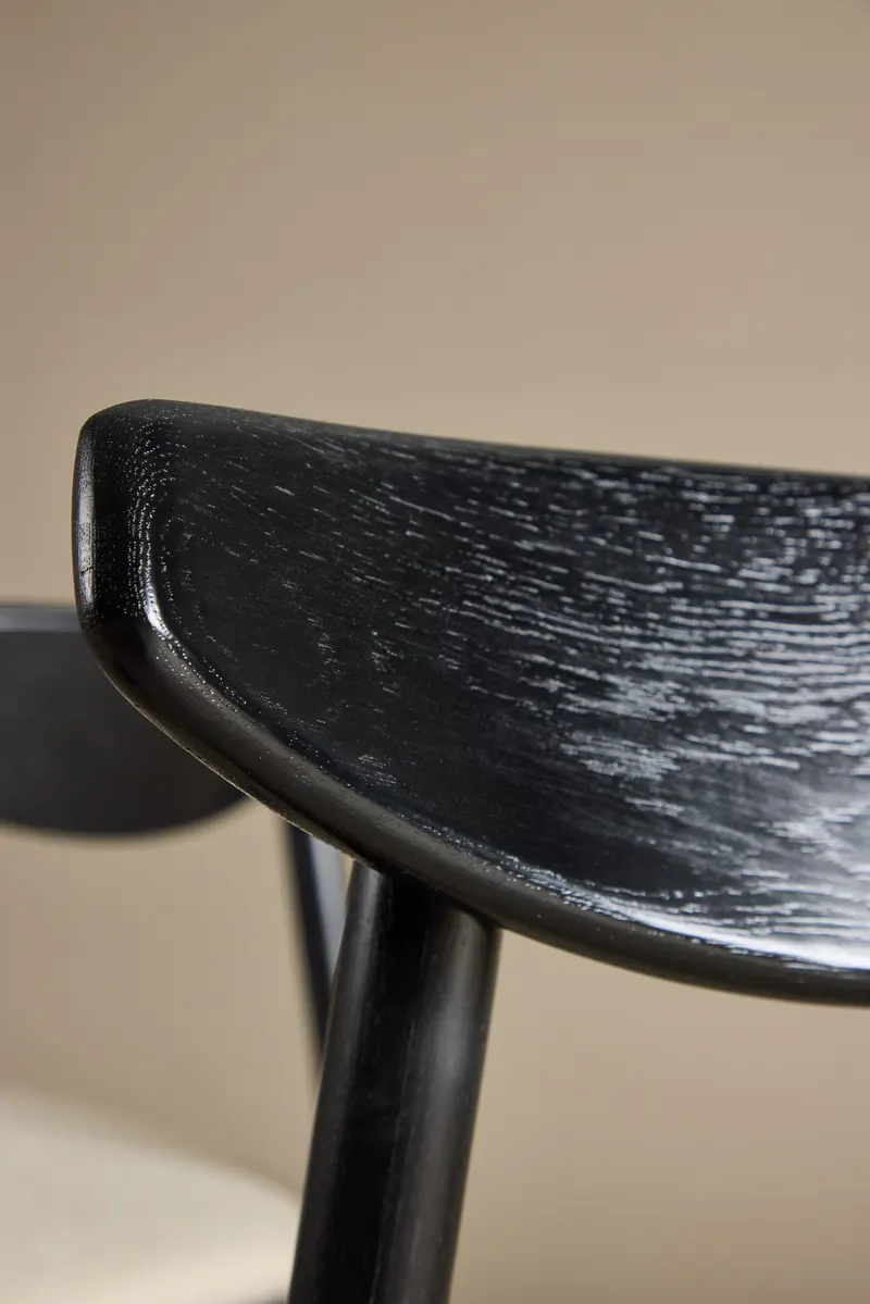 Ven Esszimmerstuhl aus Eiche mit Sitzkissen in Schwarz, im Wohnraum, Ansicht 3