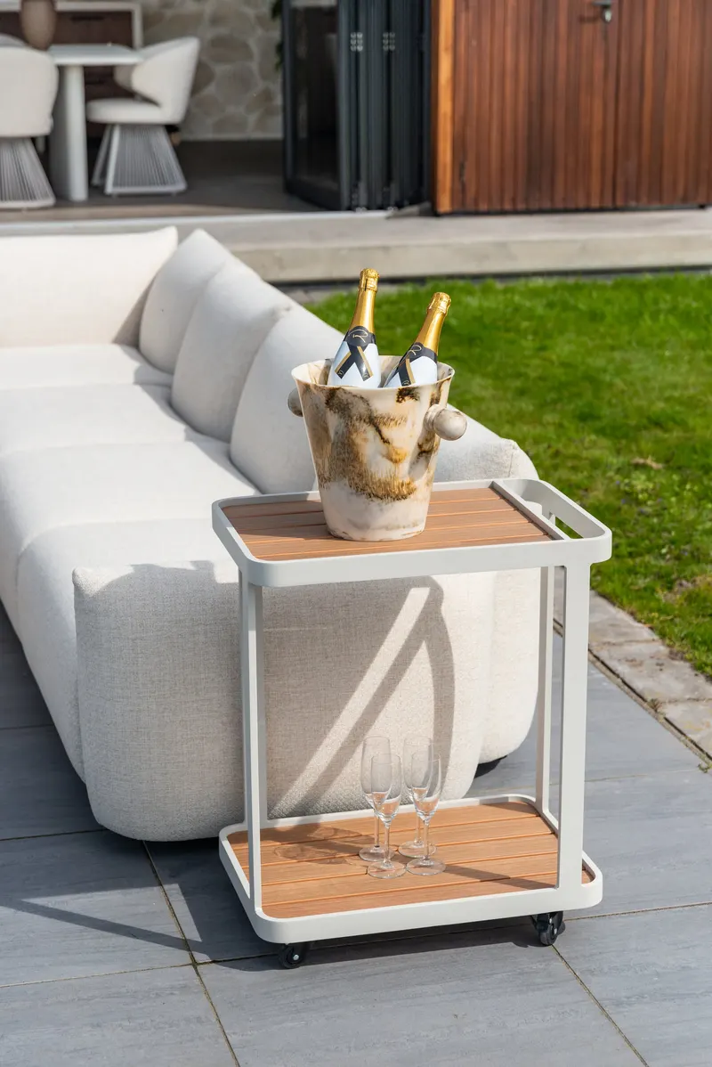 Outdoor-Servierwagen Spritz, Beige von Richmond Interiors, Wohnbeispiel 8, im Wohnraum