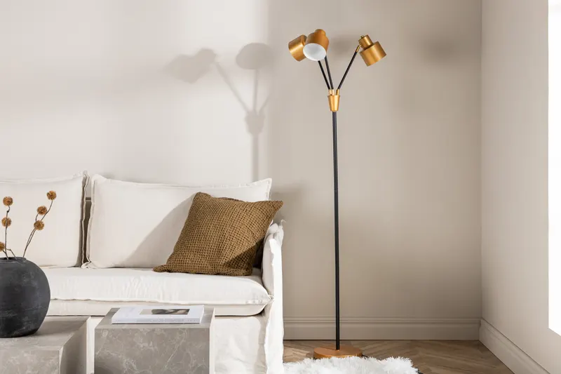 Vifta Stehlampe mit drei Lichtquellen, im Wohnraum, Ansicht 3