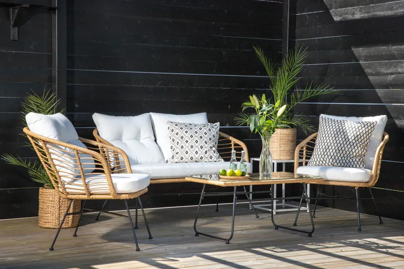 Viga Gartenlounge in Natur mit Sofa, zwei Sesseln und Couchtisch, im Wohnraum, Ansicht 2