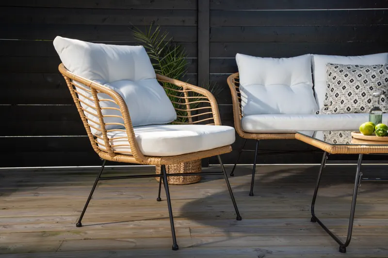 Viga Gartenlounge in Natur mit Sofa, zwei Sesseln und Couchtisch, im Wohnraum, Ansicht 3