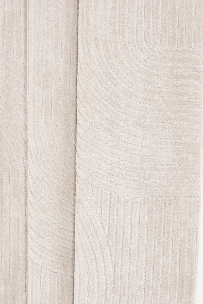 Vince Teppich mit Linienmuster in 230 × 160 cm, Weiß, im Wohnraum, Ansicht 3