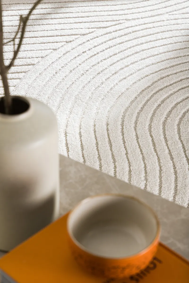Vince Teppich mit Linienmuster in 230 × 160 cm, Weiß, im Wohnraum, Ansicht 4