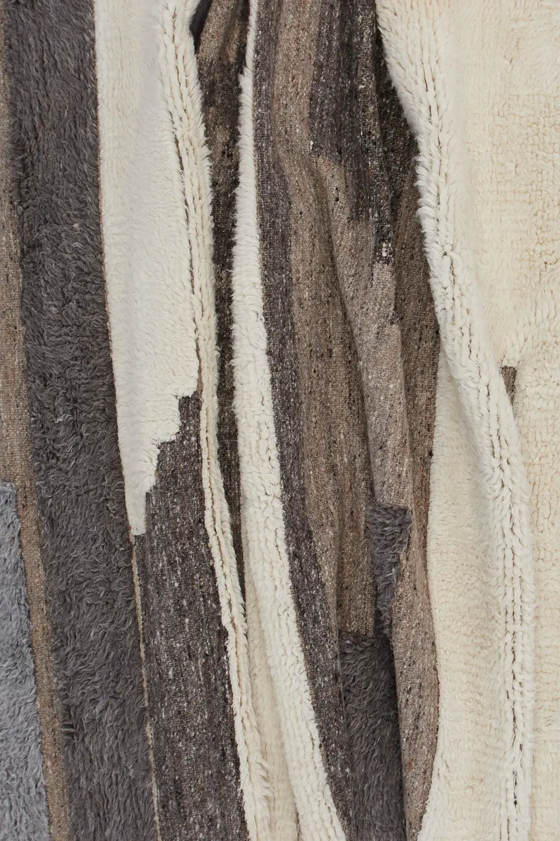 Vincent Wollteppich mit abstraktem Stufenmuster in 300 × 200 cm, im Wohnraum, Ansicht 4