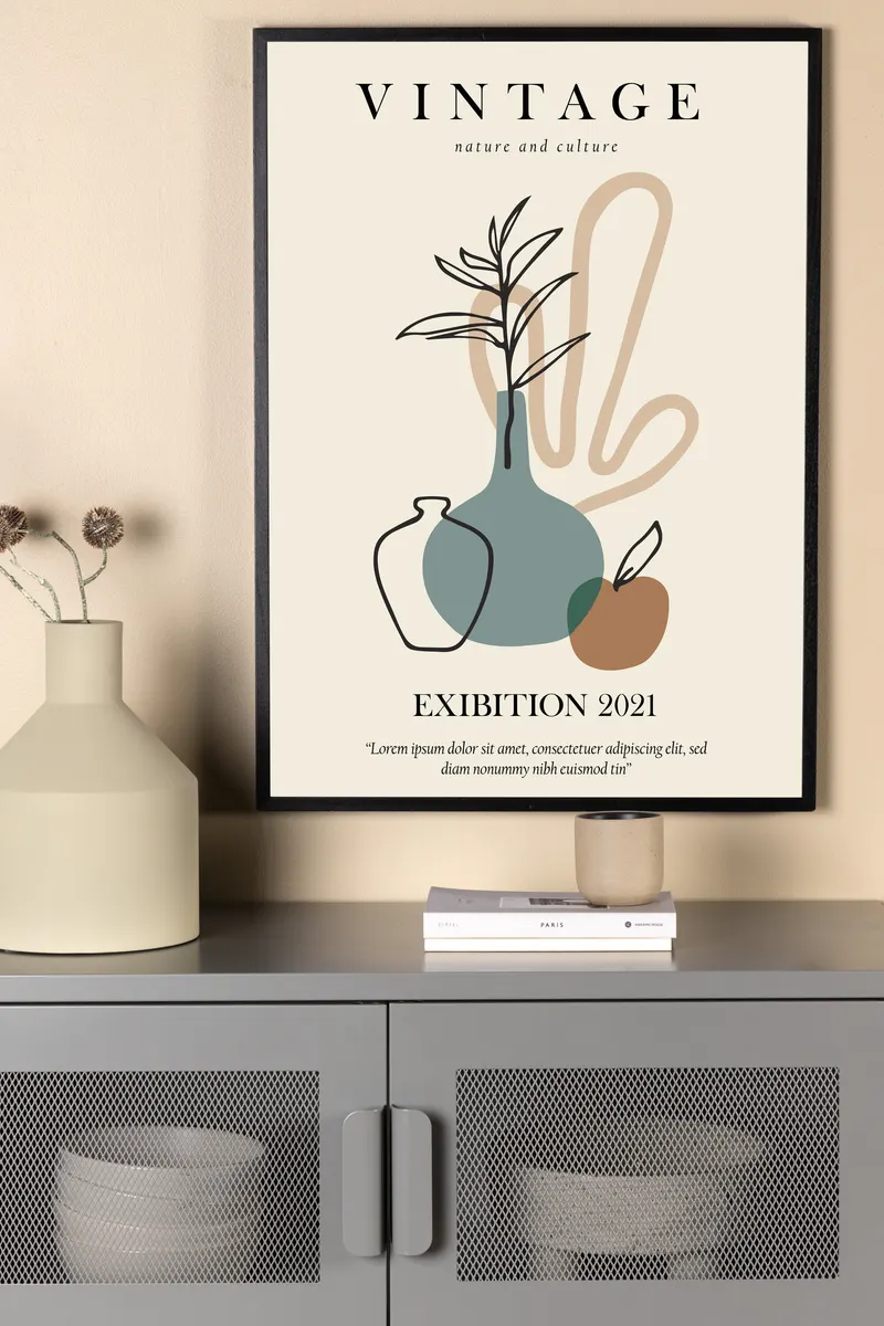 Vintage Poster mit Illustration von Vasen und Schriftzug in 100 × 70 cm, im Wohnraum, Ansicht 1