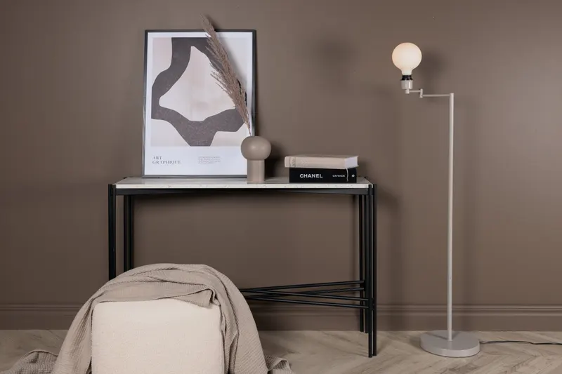 Virro Stehlampe aus Stahl in Beige, im Wohnraum, Ansicht 2