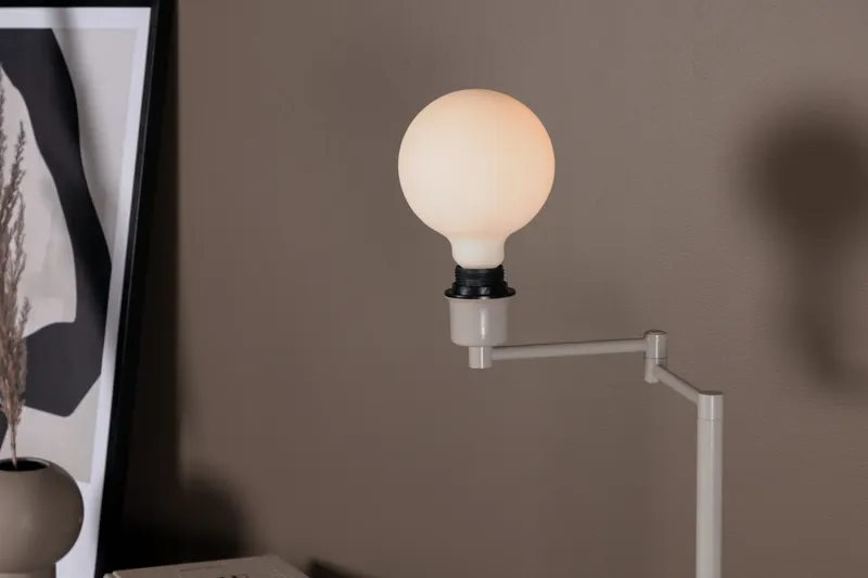 Virro Stehlampe aus Stahl in Beige, im Wohnraum, Ansicht 3