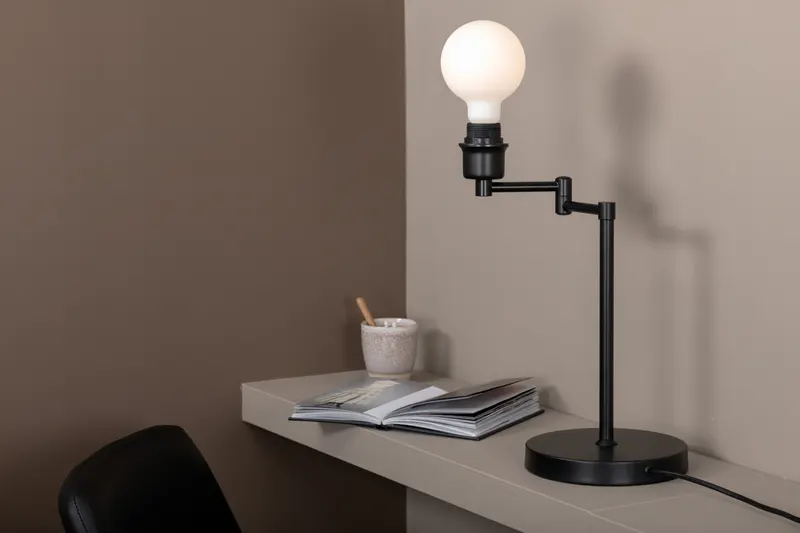Virro Tischlampe mit verstellbarem Stahlständer, im Wohnraum, Ansicht 2