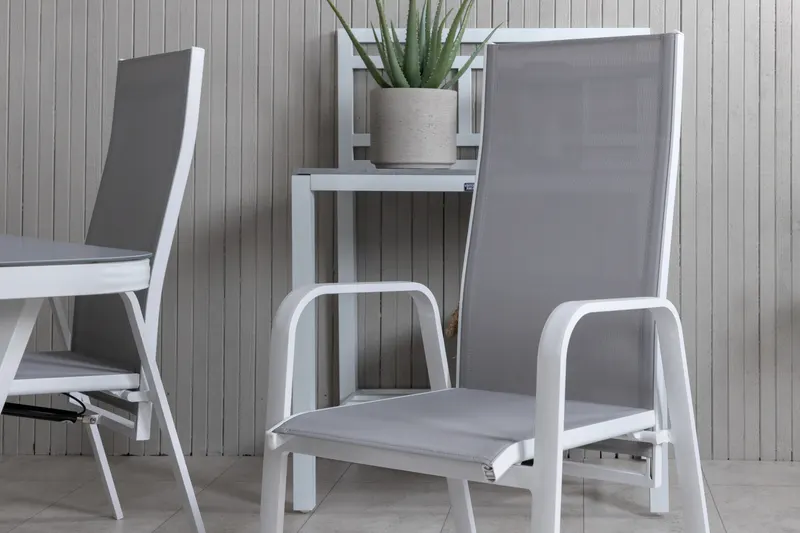 Virya & Copacabana Gartenmöbel-Set mit Glastisch und 4 Sesseln, im Wohnraum, Ansicht 3