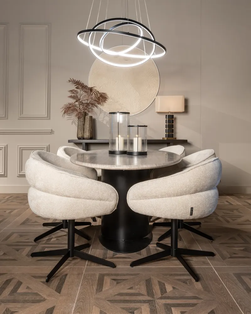 Tischleuchte Levina Schwarz/Goldfarben von Richmond Interiors, Wohnbeispiel 11, im Wohnraum