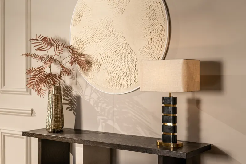 Tischleuchte Levina Schwarz/Goldfarben von Richmond Interiors, Wohnbeispiel 7, im Wohnraum