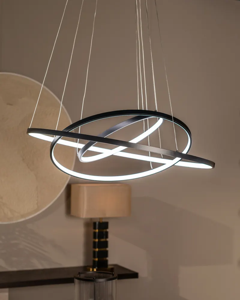 Tischleuchte Levina Schwarz/Goldfarben von Richmond Interiors, Wohnbeispiel 8, im Wohnraum