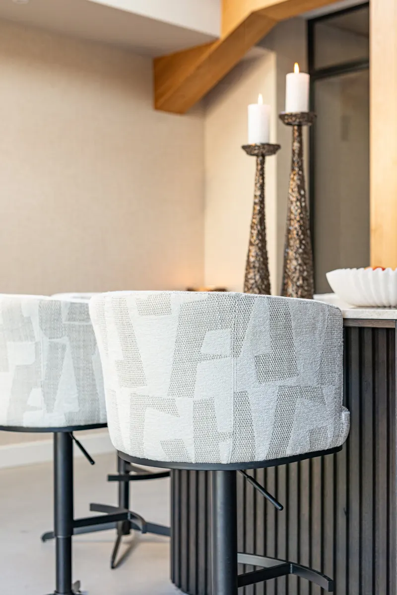 Barhocker Cheyenne, Beige graffic, drehbar von Richmond Interiors, Wohnbeispiel 30, im Wohnraum