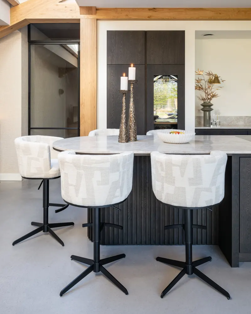 Barhocker Cheyenne, Beige graffic, drehbar von Richmond Interiors, Wohnbeispiel 31, im Wohnraum
