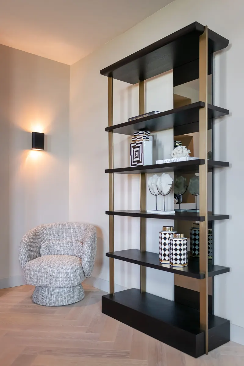 Wandschrank Alexander Jones, Charcoal von Richmond Interiors, Wohnbeispiel 9, im Wohnraum