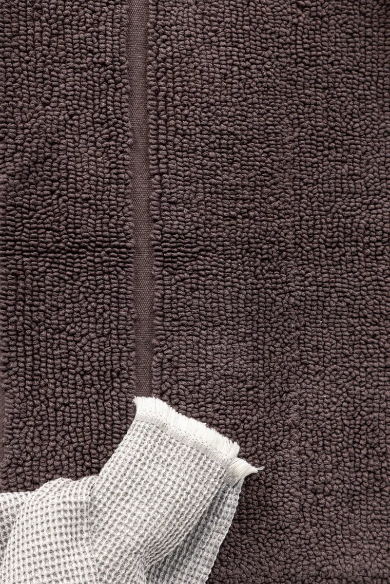 William Badematte aus Baumwoll-Frottee in 80 × 50 cm, Grau, im Wohnraum, Ansicht 2
