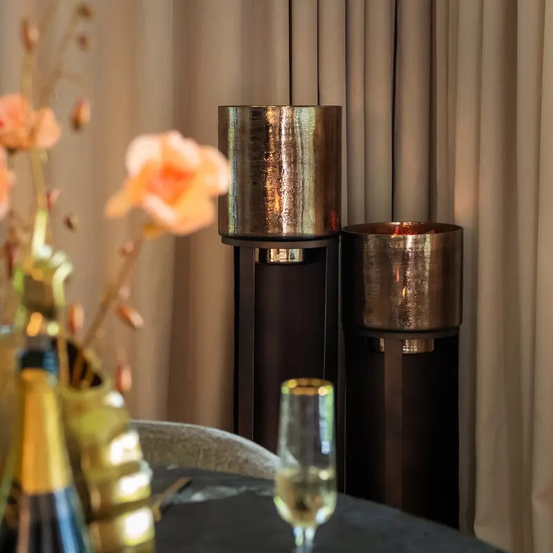 Esstisch Collada, Schwarz/Goldfarben, 130Ø cm von Richmond Interiors, Wohnbeispiel 9, im Wohnraum