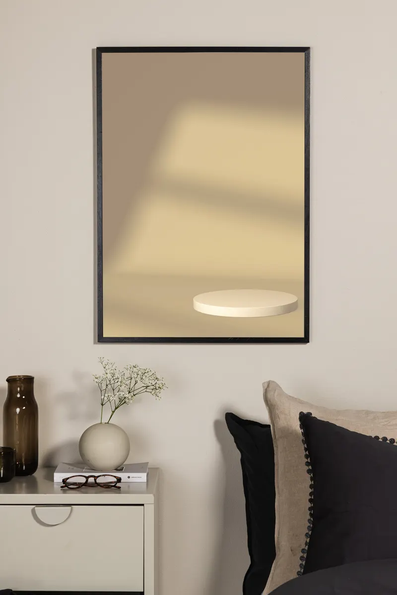 Window light Poster, Fensterlicht auf gelber Wand mit rundem Podest, Gelb
