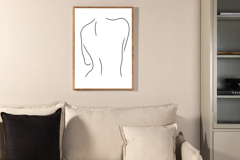 Women Poster mit Linienzeichnung eines Frauenrückens in 30 × 21 cm, im Wohnraum, Ansicht 2