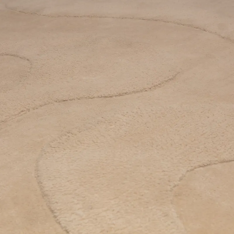Alya Teppich mit organischer Form, Milch, Detail
