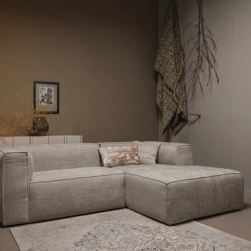 Bean Sofa mit Chaiselongue, Chunky Melange Travertin, rechts, im Wohnraum