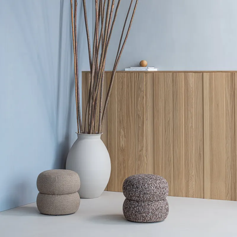Caro XXL Metallvase, Sand, im Wohnraum