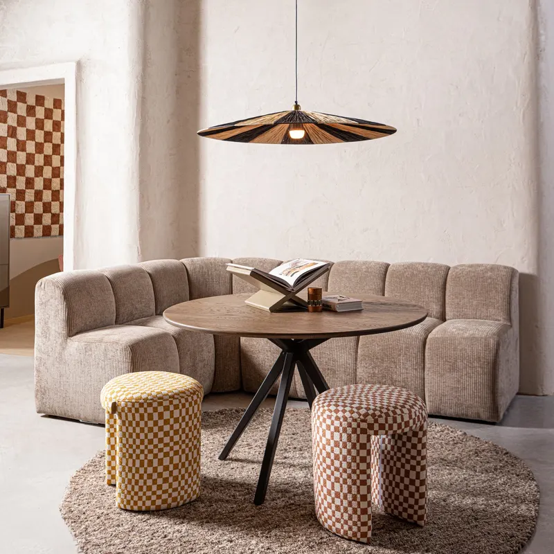 Charlie Hocker, Gelb, Karomuster, im Wohnraum