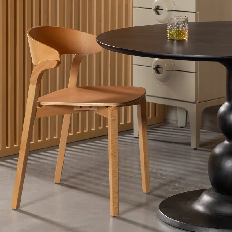 Cras Esszimmerstuhl aus Eschenfurnier Natur, im Wohnraum, Ansicht 1