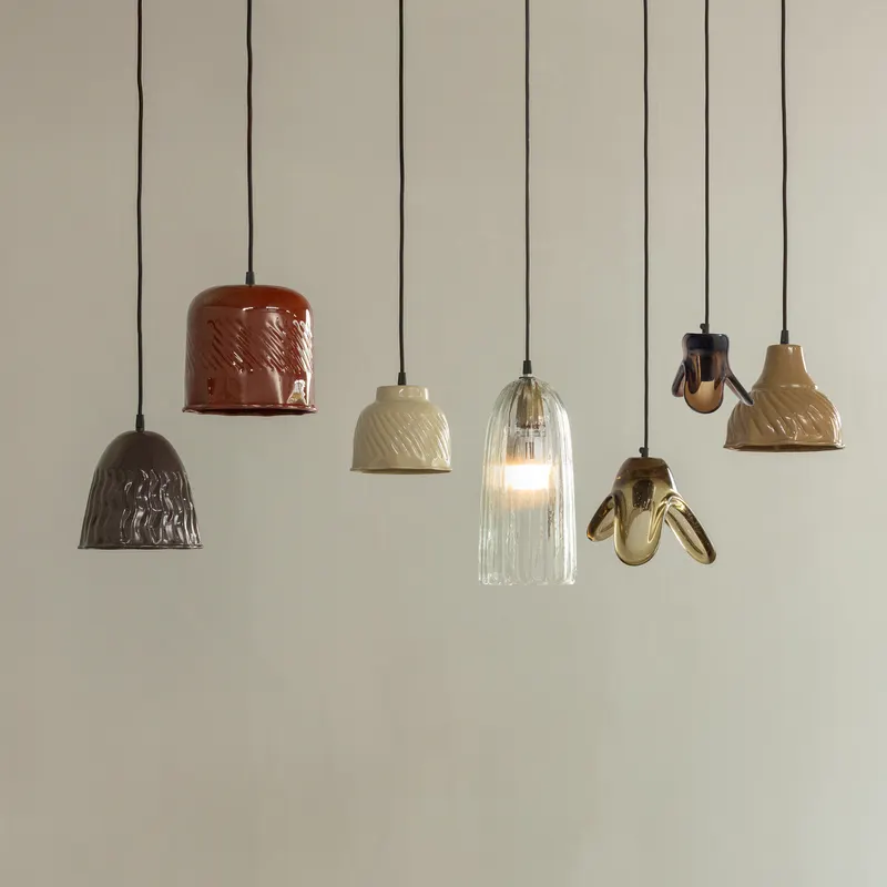 Elle Hängelampe aus Glas, Grün, im Wohnraum