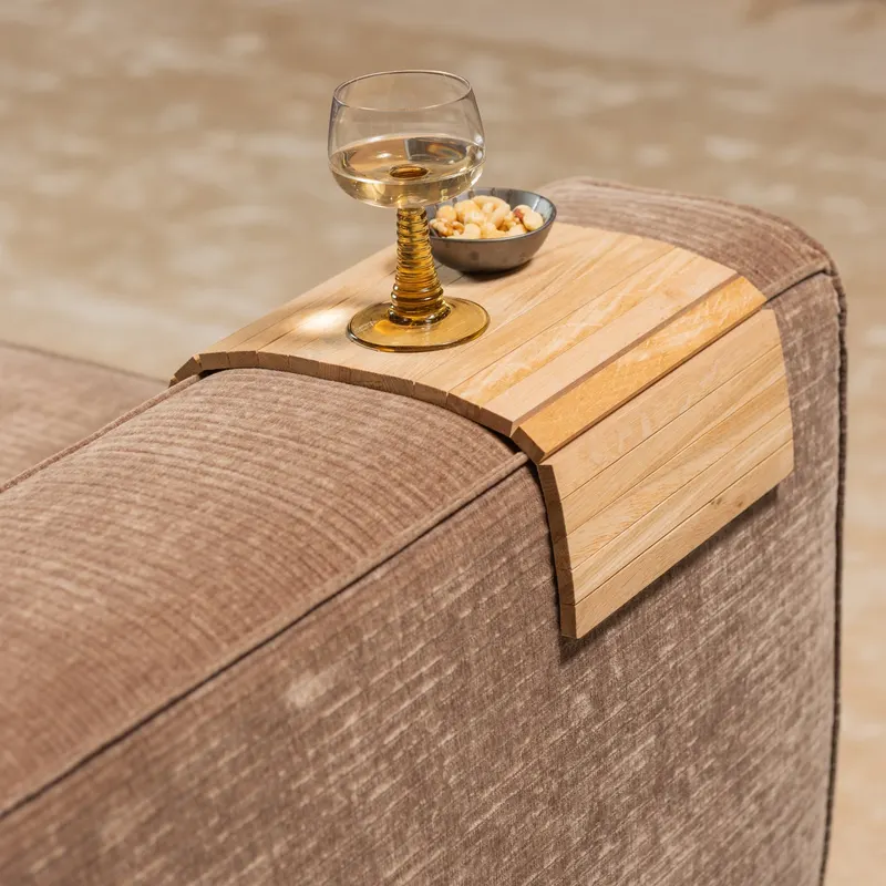 Flexibles Sofatablett M aus Holzlamellen, Unbehandelt, im Wohnraum