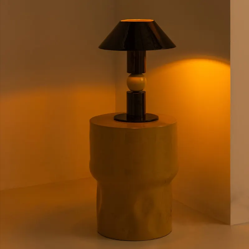 Glowa Tischlampe aus Metall, Braun/gelb, im Wohnraum, Ansicht 2