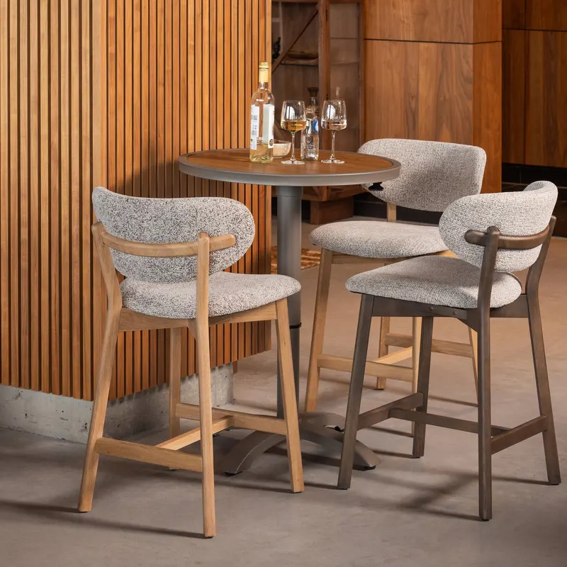 Jeppe höhenverstellbarer Garten-Bartisch aus Aluminium, Braun/grau, im Wohnraum, Ansicht 2