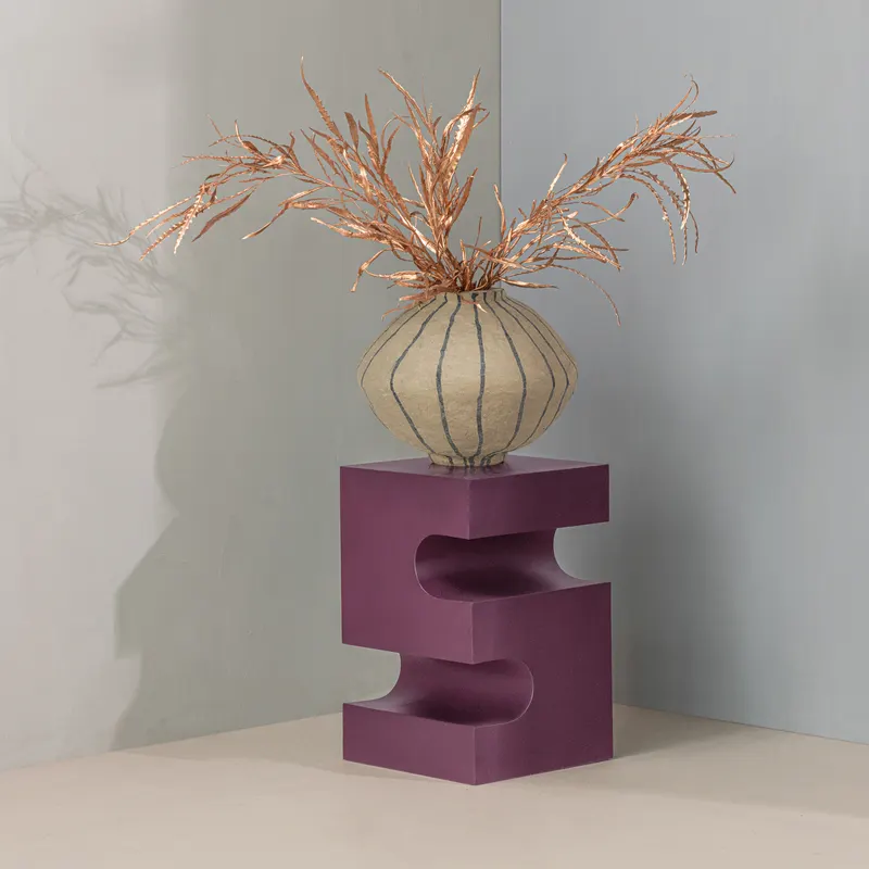Karo Vase aus Pappmaché, Sand, im Wohnraum, Ansicht 1