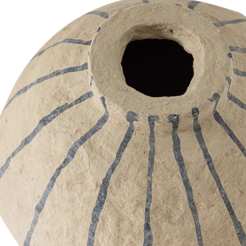 Karo Vase aus Pappmaché, Sand, Detail