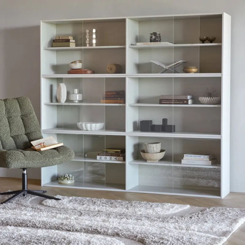Klink Vitrine, Mist, im Wohnraum