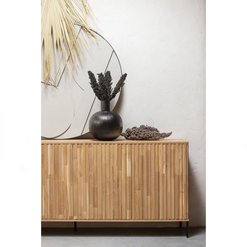 New Gravure Sideboard mit vier Relieftüren, Natur, im Wohnraum, Ansicht 2