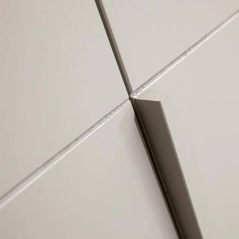 Pure Kleiderschrank aus Kiefer, Dust, Detail