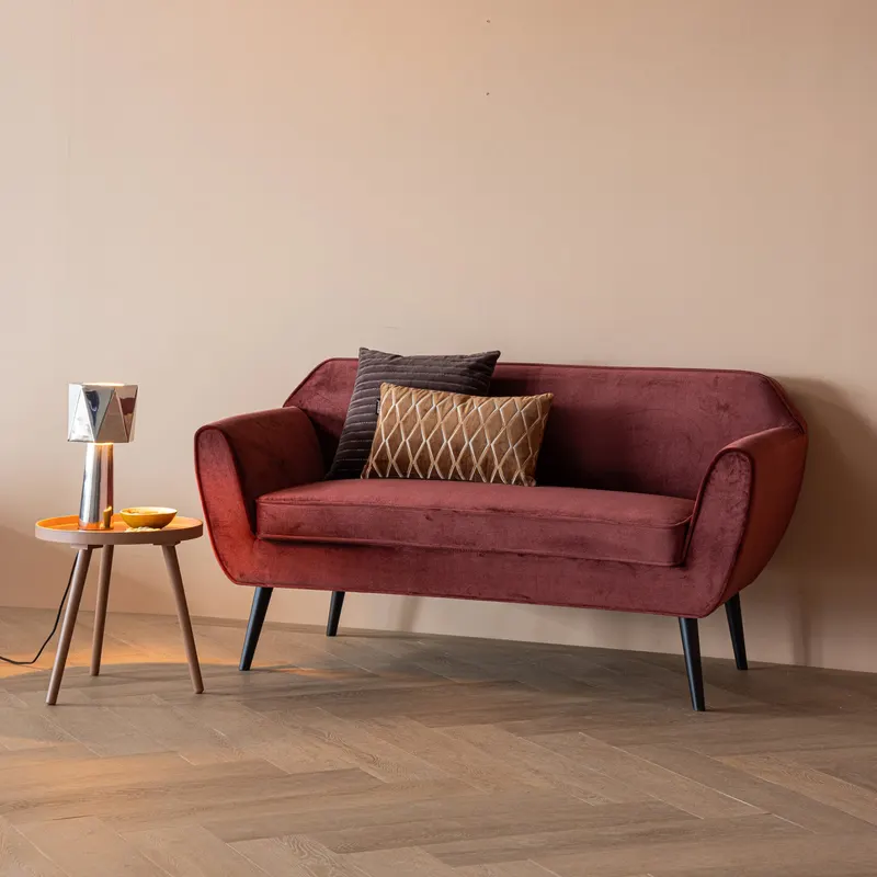 Rocco Sofa, Burgunderrot, Samt, im Wohnraum