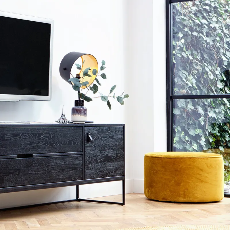 Sara niedriger runder Hocker, Ø 60 cm, Ocker · Samt, im Wohnraum