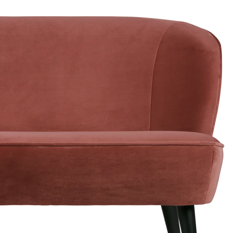 Sara kleines Sofa mit hohen Holzbeinen, Burgunderrot, Samt, Detail