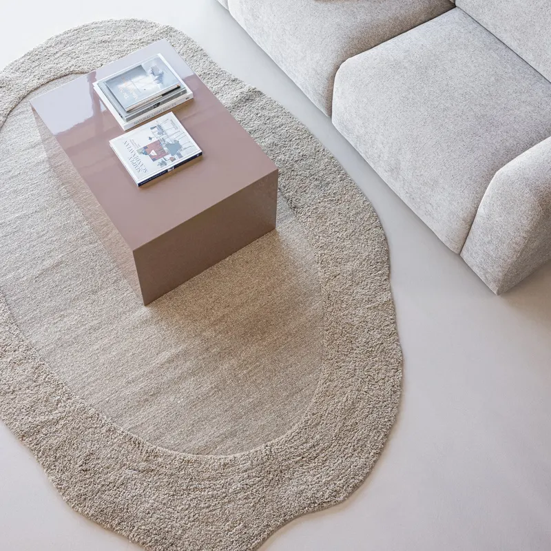 Savo Couchtisch in blockförmiger Bauform, Altrosa, im Wohnraum, Ansicht 2
