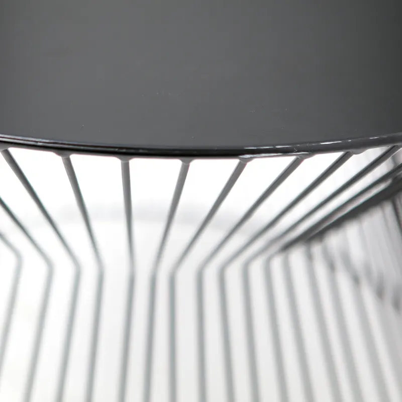 Suus Beistelltisch aus Metall, Schwarz, Detail