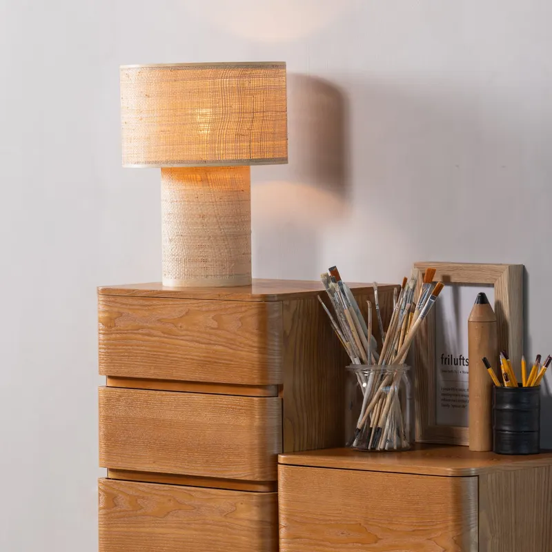 Syro Tischlampe aus Raffia, 28 × 28 × 38 cm, im Wohnraum, Ansicht 2