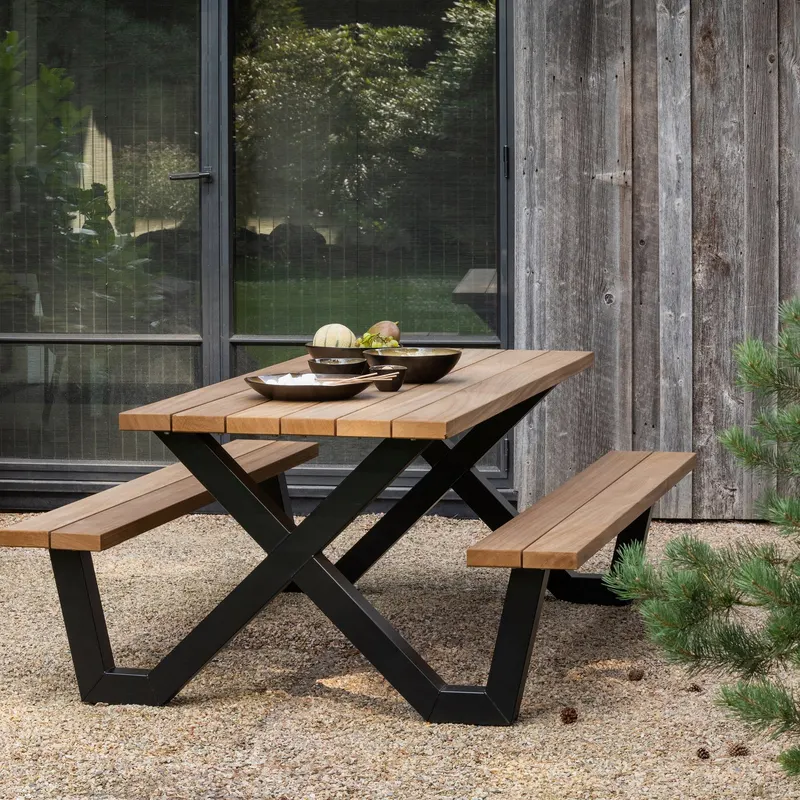 Tablo Gartentisch mit integrierten Sitzbänken, Natur/schwarz, im Wohnraum, Ansicht 2