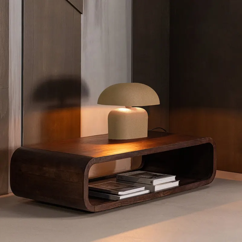 Tilo Tischlampe aus Metall, im Wohnraum