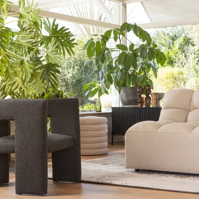 Tiwa Bouclé-Sessel mit breiten Polsterbeinen, Dunkelgrau, Bouclé, im Wohnraum, Ansicht 1