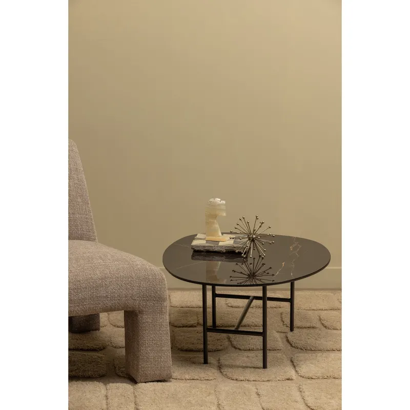Vajen Couchtisch mit Marmoroptik, 80 × 60 cm, im Wohnraum